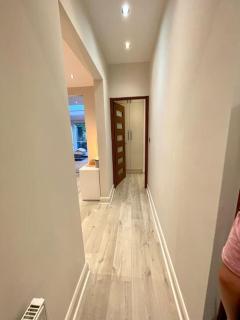 Charming 2 Bed Garden Flat in Finchley Central - Hendon - 9