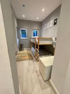 Charming 2 Bed Garden Flat in Finchley Central - Hendon - 3