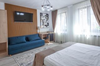 ARINI WHITE HOUSE - 9
