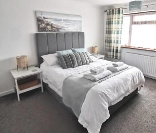 Seascape Holiday Home - Aberporth - 9
