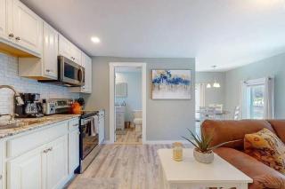 Cozy Waterfall BnB - Close To Mountains and Hikes - East Durham - 1