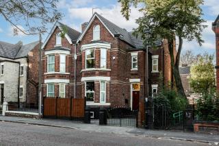 Grand Victorian Villa 6 - En-Suites, Hot Tub, Cinema Room, Private Parking & Park View - Liverpool - 9