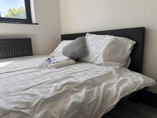 Spacious Double near Train Station - 8