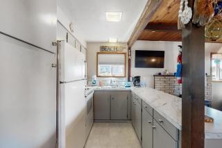 Easy Breezy Beach House - Rockaway Beach - 4