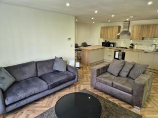 Spacious City Apartment & Free Parking - Birmingham - 5