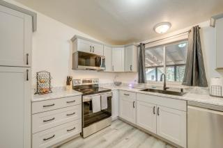 Pine Home with Decks and Grill Less Than 1 Mi to Downtown! - Pine - 8