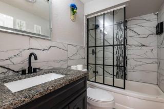 Cocoa Pool Haven 15-20 min to Port Canaveral and Beach! - Cocoa - 2