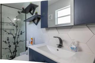 Cocoa Pool Haven 15-20 min to Port Canaveral and Beach! - Cocoa - 1