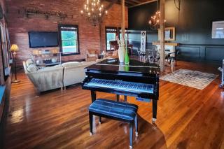 Brick Loft Penthouse on Main - Brevard - 4