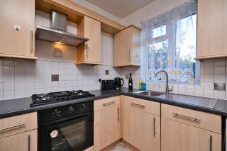 Immaculate Condition 3 Bed En-Suite Refurbished House - Goodmayes - 2