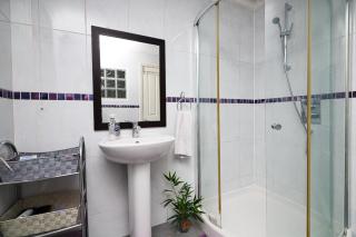Immaculate Condition 3 Bed En-Suite Refurbished House - Goodmayes - 4
