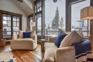 Stunning 5BR Shock Hill Mansion- Steps To Gondola - 2