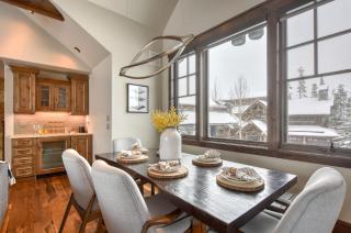 Stunning 5BR Shock Hill Mansion- Steps To Gondola - 6