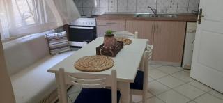 Evelyn Home - 5