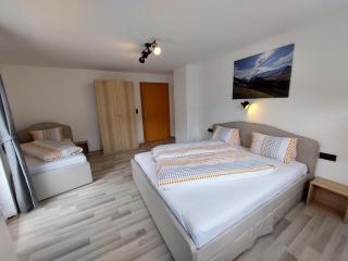 Landhaus Irena - Familienfreundliches Ferienhaus an der Zillerpromenade mit Bergblick - 2