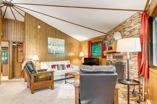 The Round House - Treetop North Carolina Cabin! - 7