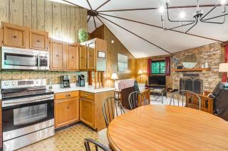 The Round House - Treetop North Carolina Cabin! - 2