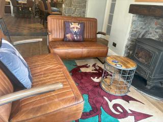 Feathers Hotel Bar and Restaurant - 4