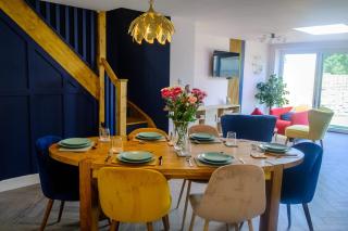 The Wave Cottage - 3 Bedroom with off road Parking for 3 Cars or Vans & EV point - - 7