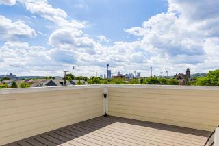 Modern Pittsburgh Home with Rooftop Deck and Backyard - 9