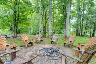 Suches Creekside Cottage with Deck and BBQ Grill! - Suches - 0