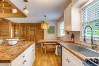 Suches Creekside Cottage with Deck and BBQ Grill! - Suches - 1