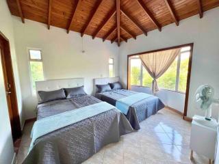 Charming villa near to Medellín Metro and malls - Copacabana - 9