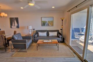 Queen's Grant A-302 - Surf City - 9