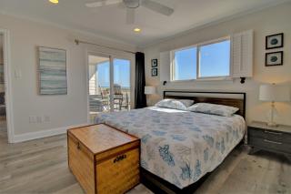 Queen's Grant A-302 - Surf City - 2