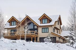 Whispering Pines Hideaway - 0