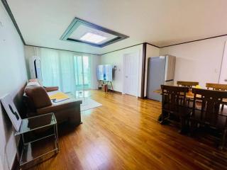 The biggest three bedroom in Hongdae, Sinchon, Yonsei - Seul - 7