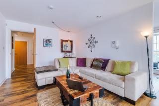 NEW! Stunning City Centre 2-Bed Apartment in Chester by 53 Degrees Property - Ideal for Couples & Groups - Sleeps 4! - 4