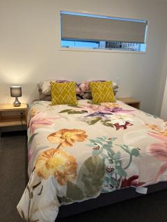 Russell Apartment - Unit 1 - Russell - 4