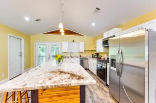 Riverfront Hot Springs Retreat with Deck and Fireplace - 8