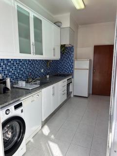 Bright spacious 1 bedroom apartment - 2