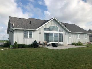 Merlin Home With Amazing Lake Erie Views - Tilbury - 2