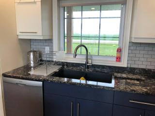 Merlin Home With Amazing Lake Erie Views - Tilbury - 1