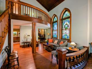 Gothic Heights Inn - 1