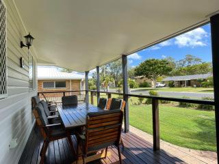 Beach House on Burrum- Close to beach- 3BR- WiFi-Foxtel - Woodgate - 6