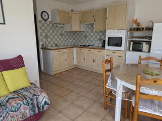 Appartement T2 lumineux 40m2, 4 personnes, 150m de la plage, bien équipé et proche loisirs - FR-1-797-18 - 3