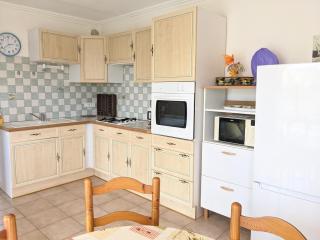 Appartement T2 lumineux 40m2, 4 personnes, 150m de la plage, bien équipé et proche loisirs - FR-1-797-18 - 2