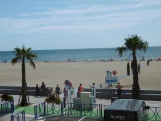 Appartement T2 Front de Mer avec Balcon et Parking – Confort et Activités à Proximité - FR-1-797-37 - 3