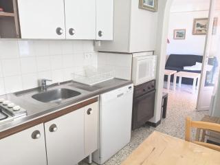 Charmant T3 rénové à 60m de la plage avec terrasse, jardin et parking clos - FR-1-797-28 - 3