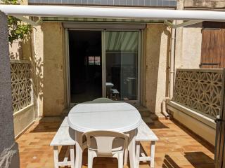 Villa T3 climatisée, 57m², 5/6 pers, proche plage, rénovée, terrasse, parking, quartier animé - FR-1-797-48 - 0
