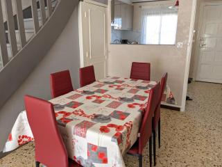 Villa T3 climatisée, 57m², 5/6 pers, proche plage, rénovée, terrasse, parking, quartier animé - FR-1-797-48 - 4