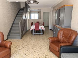 Villa T3 climatisée, 57m², 5/6 pers, proche plage, rénovée, terrasse, parking, quartier animé - FR-1-797-48 - 2