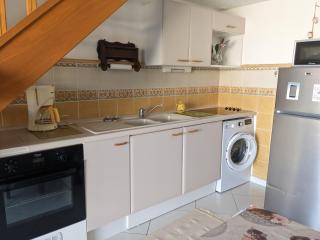 Villa T2 Mezzanine Climatisée avec Cour - 6 Pers - Parking - Proche Plage - Meublé Tourisme 1* - FR-1-797-44 - Port-la-Nouvelle - 6