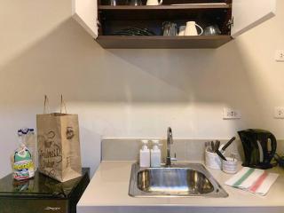 Chic Contemporary Haven in Quezon City - Manila - 3