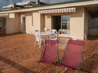 Studio cabine au Lavandou avec terrasse vue mer et parking privé, proche plage et commerces - FR-1-803-41 - Le Lavandou - 1