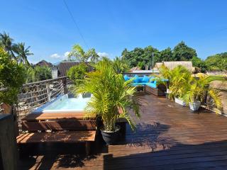 Rumah Tara Gili Air Rooftop Bungalow with Terrace and Whirlpool - Gili Islands - 8